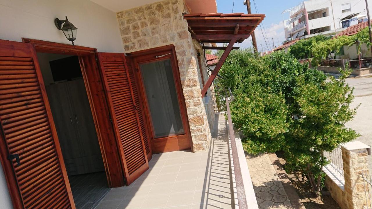 דירות נאה פוטידאה Stone House With Seaview מראה חיצוני תמונה
