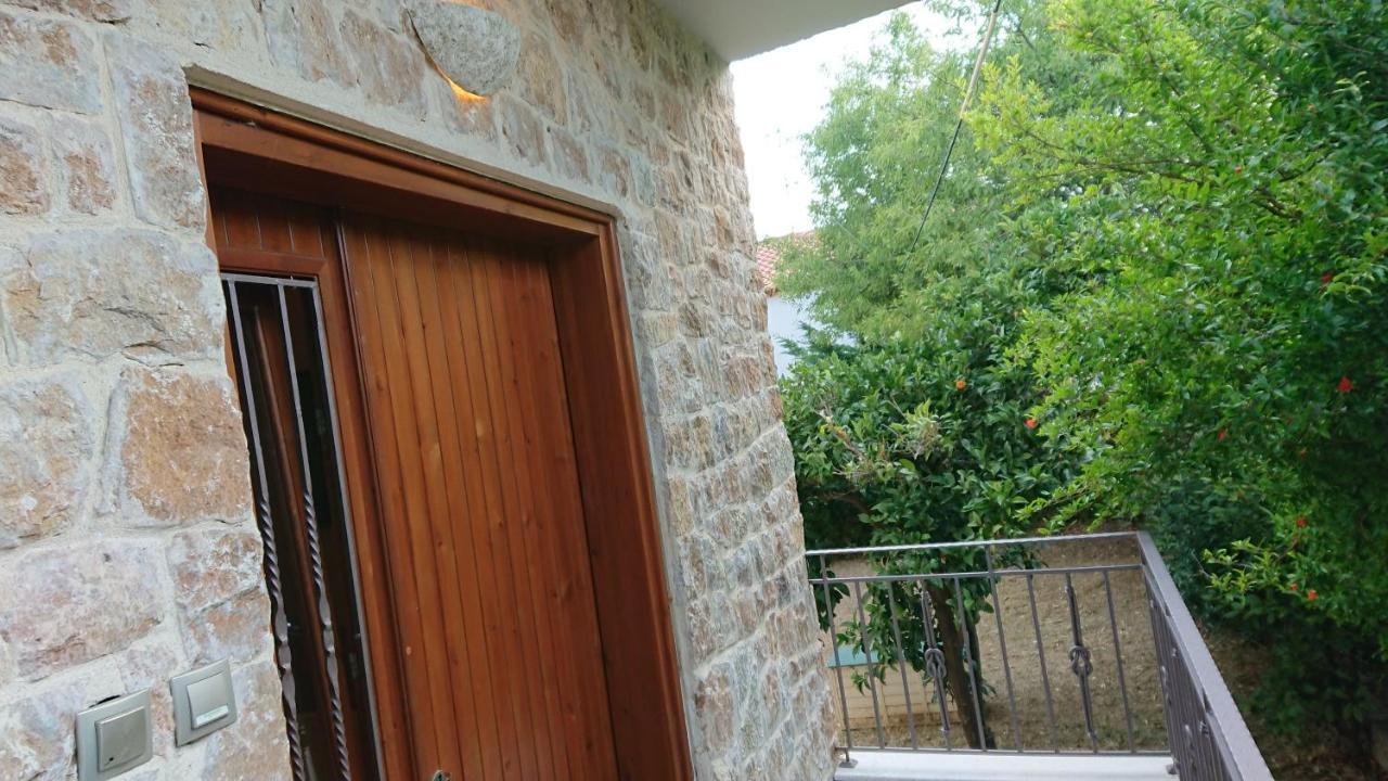 דירות נאה פוטידאה Stone House With Seaview מראה חיצוני תמונה