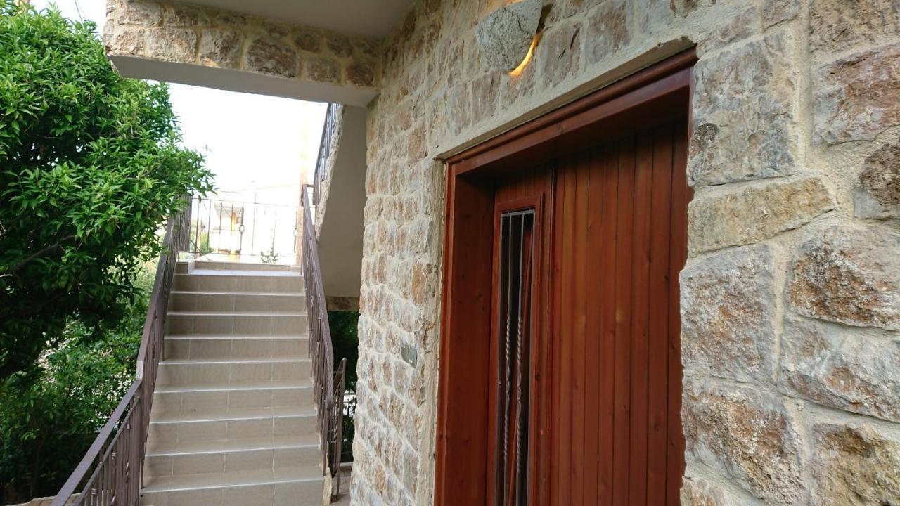 דירות נאה פוטידאה Stone House With Seaview מראה חיצוני תמונה
