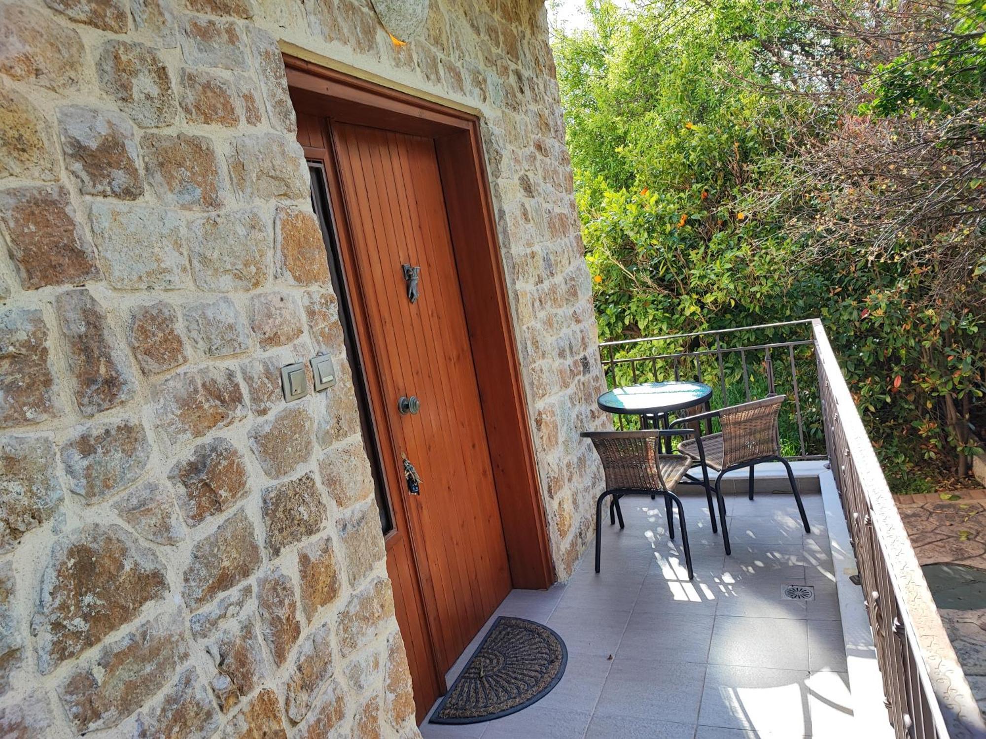 דירות נאה פוטידאה Stone House With Seaview מראה חיצוני תמונה