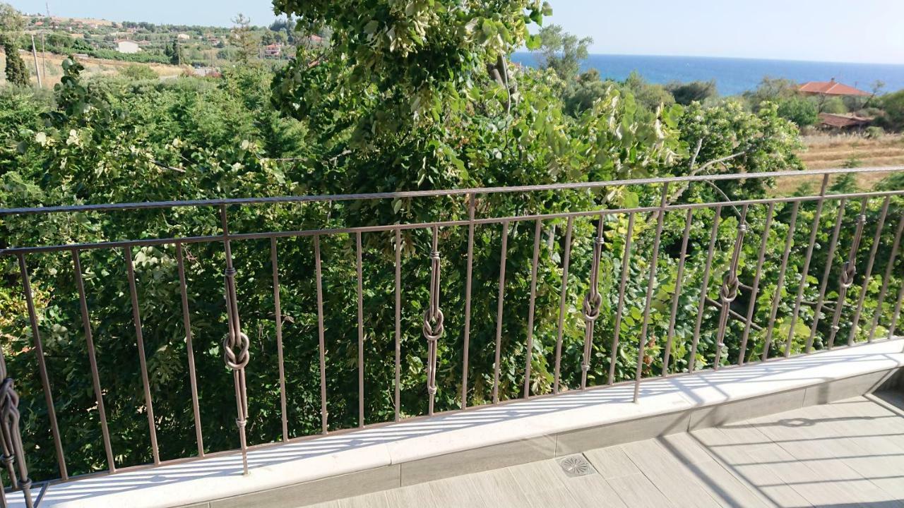 דירות נאה פוטידאה Stone House With Seaview מראה חיצוני תמונה