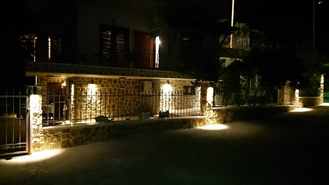 דירות נאה פוטידאה Stone House With Seaview מראה חיצוני תמונה