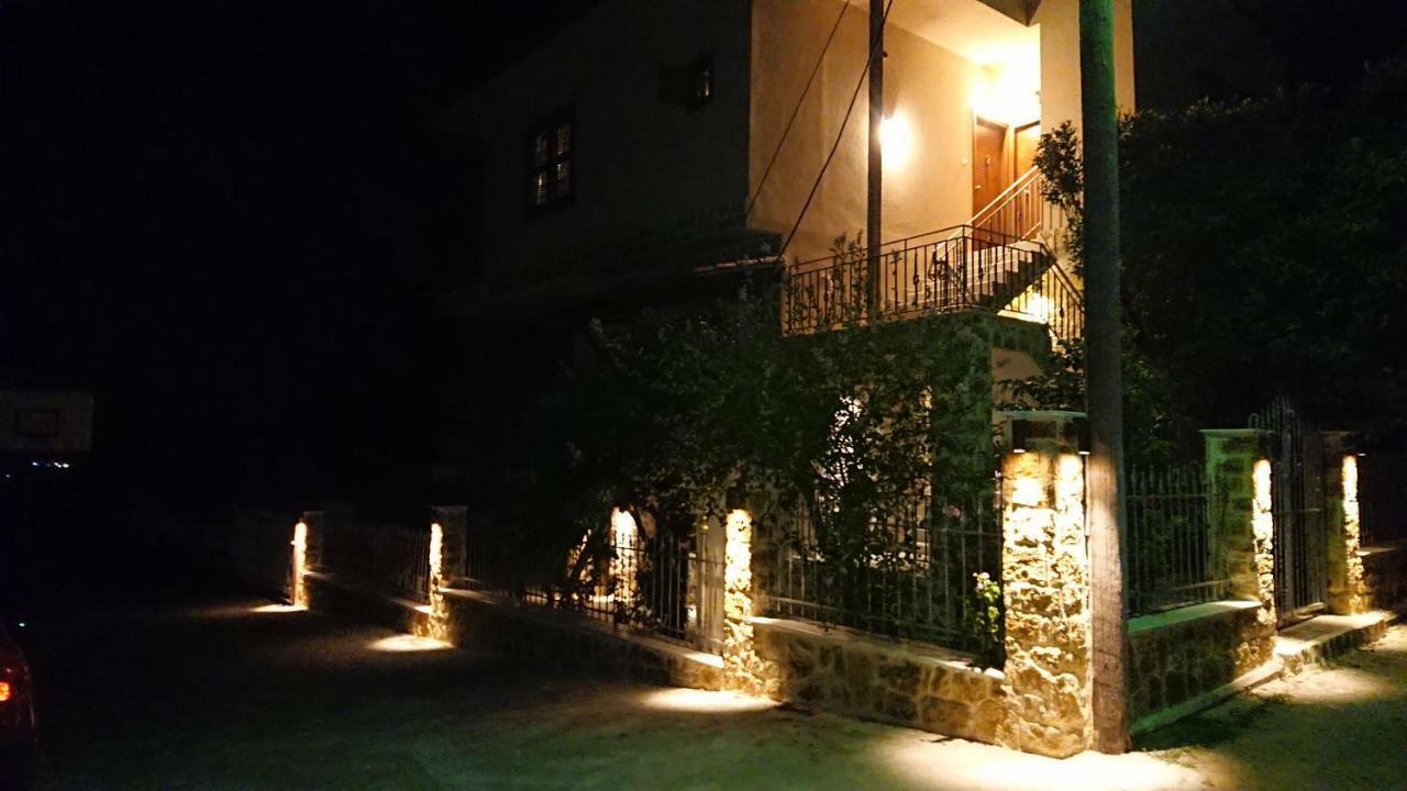 דירות נאה פוטידאה Stone House With Seaview מראה חיצוני תמונה