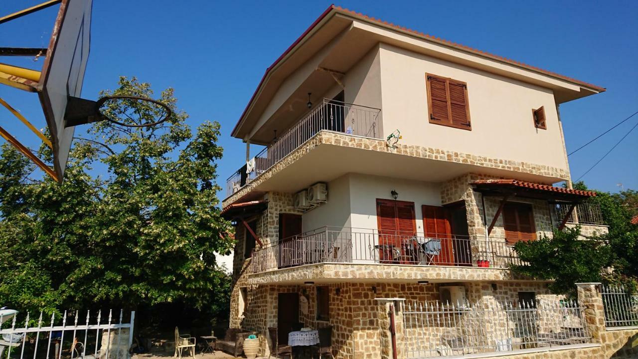 דירות נאה פוטידאה Stone House With Seaview מראה חיצוני תמונה