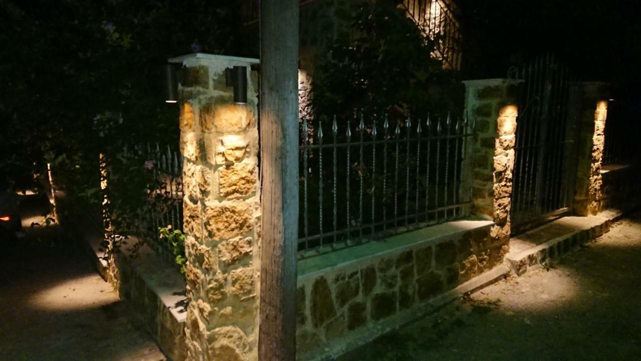 דירות נאה פוטידאה Stone House With Seaview מראה חיצוני תמונה