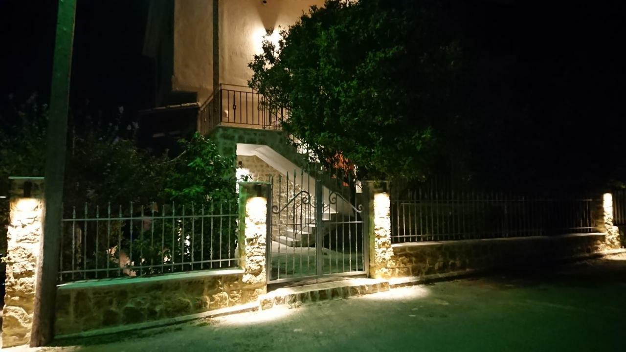 דירות נאה פוטידאה Stone House With Seaview מראה חיצוני תמונה