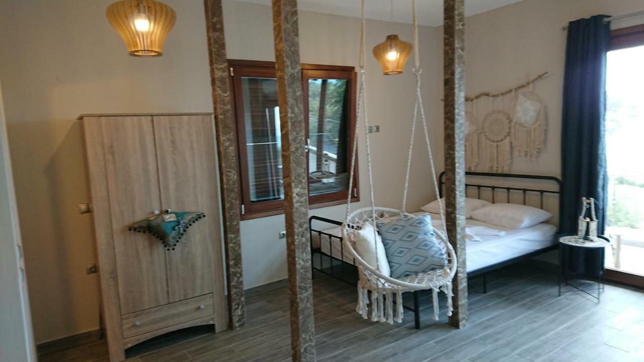 דירות נאה פוטידאה Stone House With Seaview מראה חיצוני תמונה