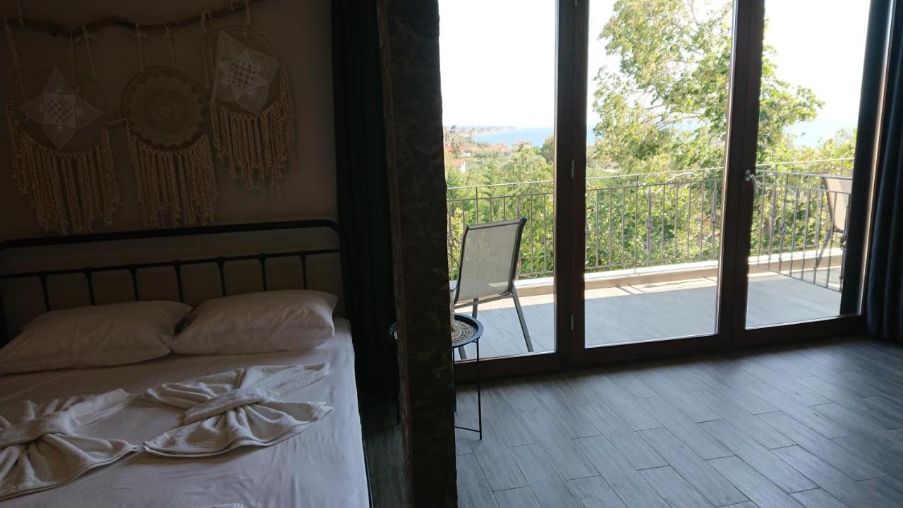 דירות נאה פוטידאה Stone House With Seaview מראה חיצוני תמונה