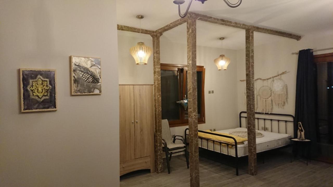 דירות נאה פוטידאה Stone House With Seaview מראה חיצוני תמונה